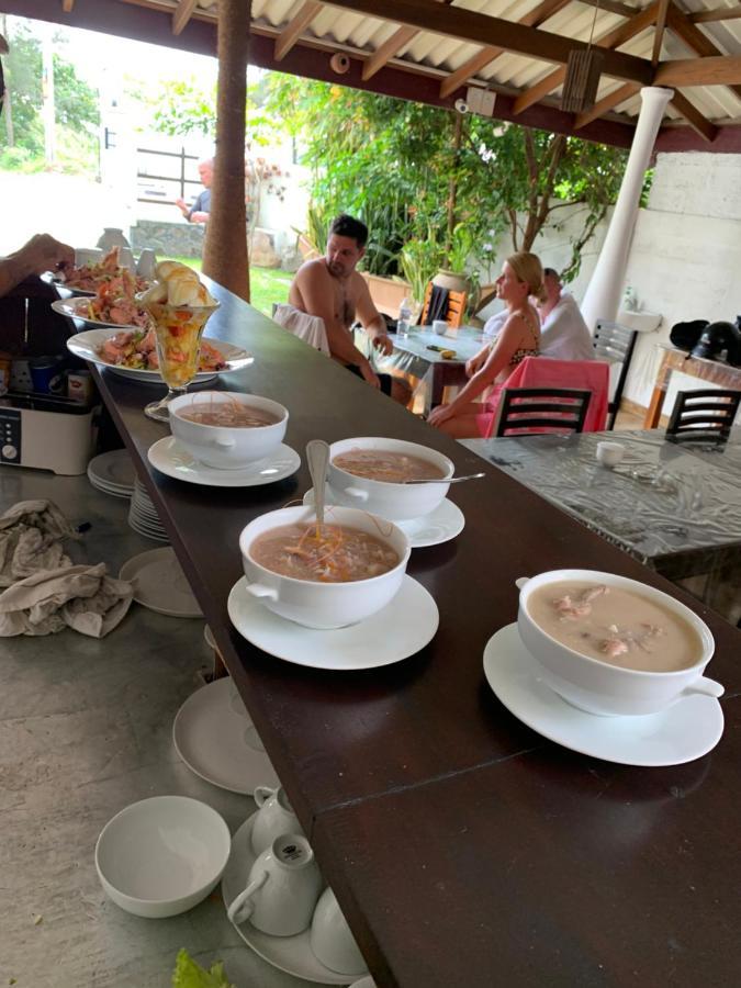 Bed and Breakfast Ceylon Surf Guest And Restaurant Weligama Esterno foto