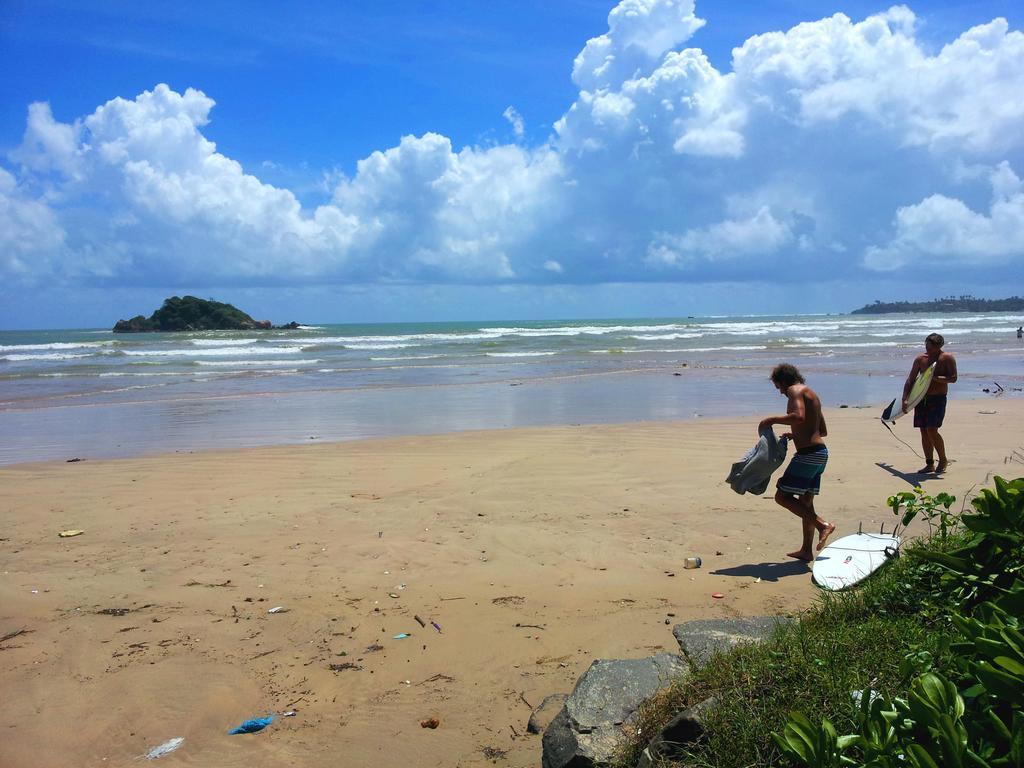 Bed and Breakfast Ceylon Surf Guest And Restaurant Weligama Esterno foto
