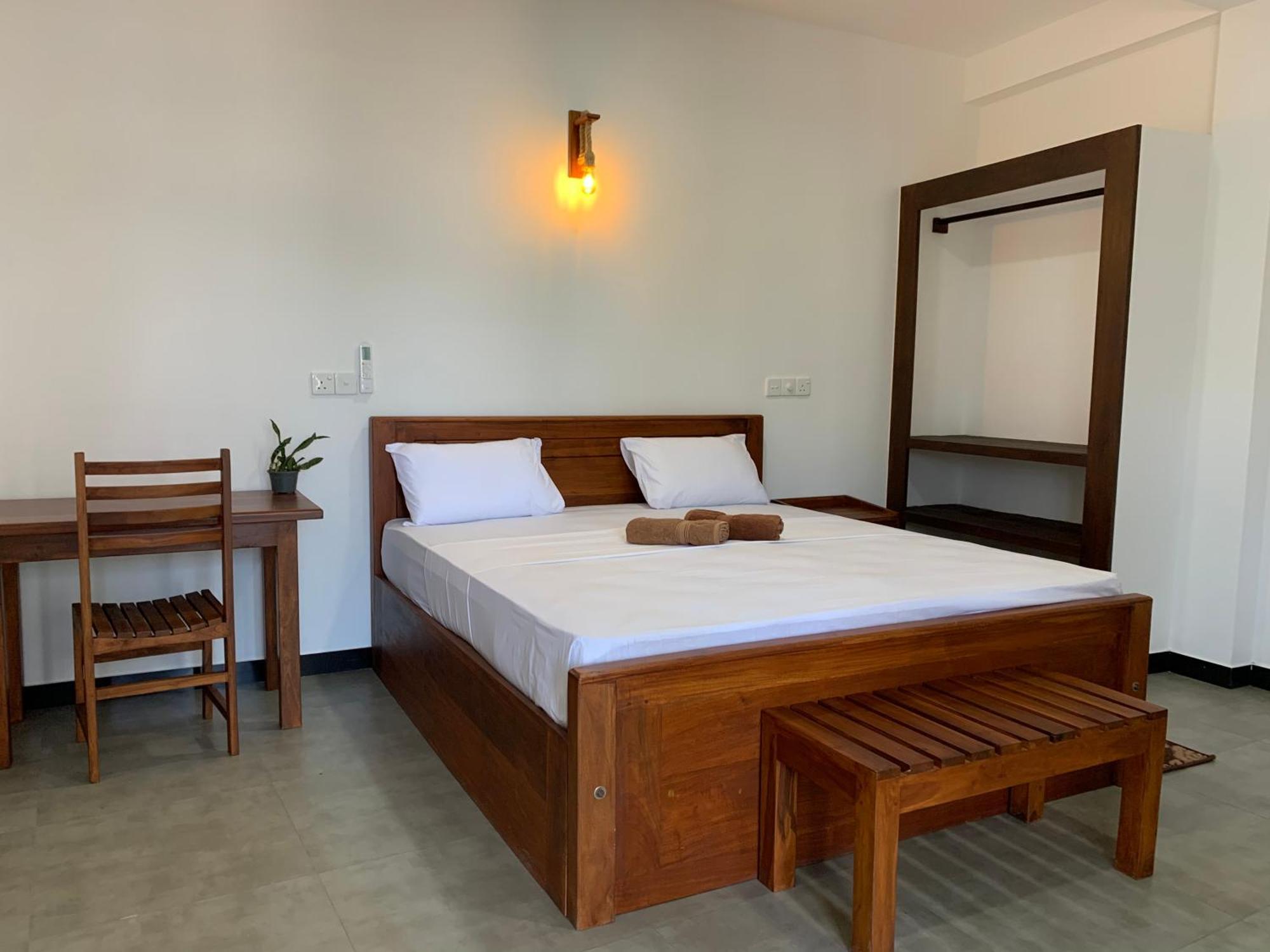 Bed and Breakfast Ceylon Surf Guest And Restaurant Weligama Esterno foto