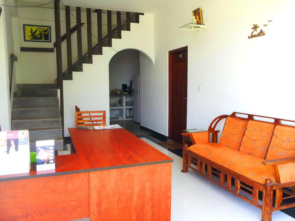 Bed and Breakfast Ceylon Surf Guest And Restaurant Weligama Esterno foto