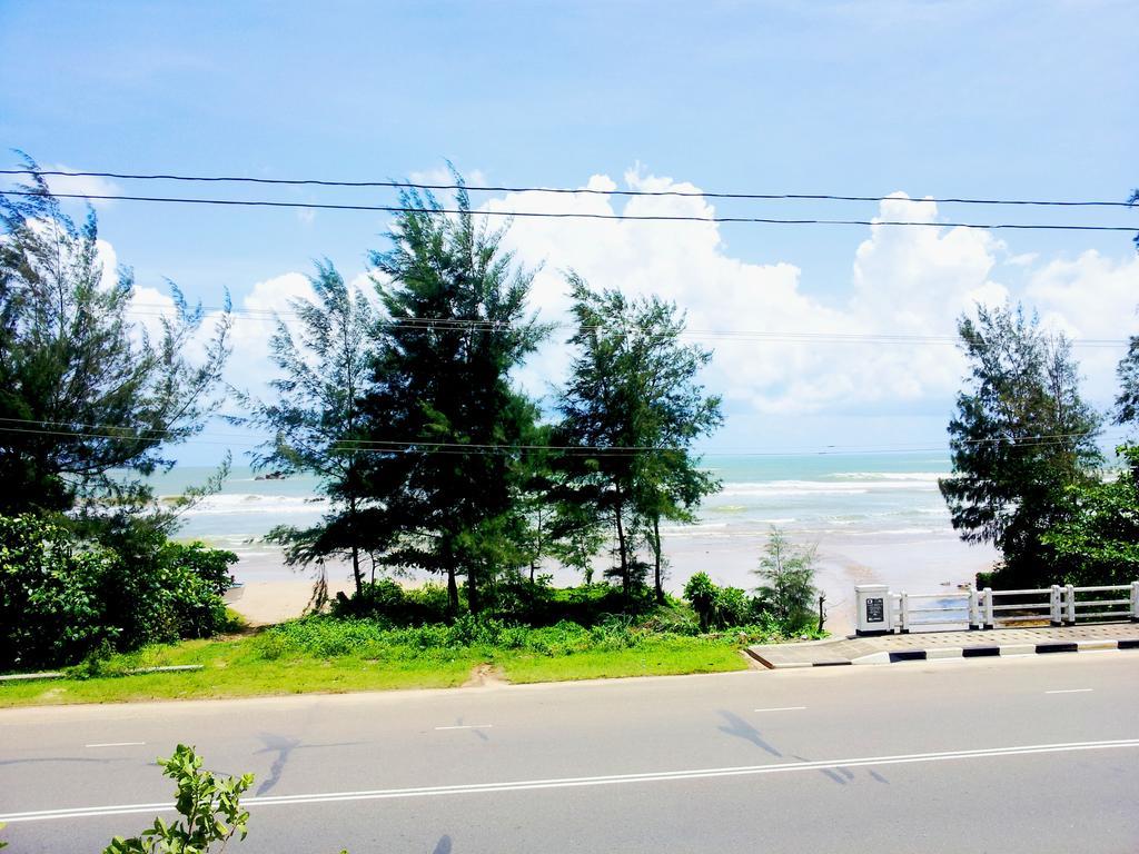 Bed and Breakfast Ceylon Surf Guest And Restaurant Weligama Esterno foto