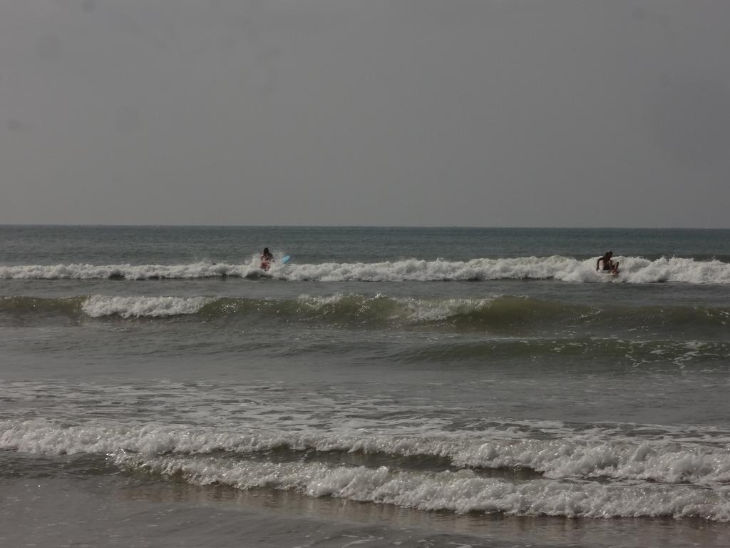 Bed and Breakfast Ceylon Surf Guest And Restaurant Weligama Esterno foto
