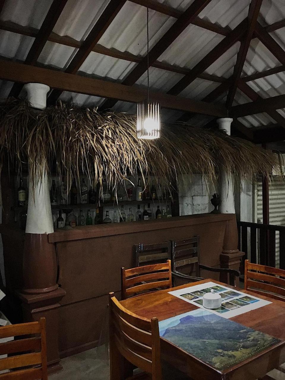 Bed and Breakfast Ceylon Surf Guest And Restaurant Weligama Esterno foto